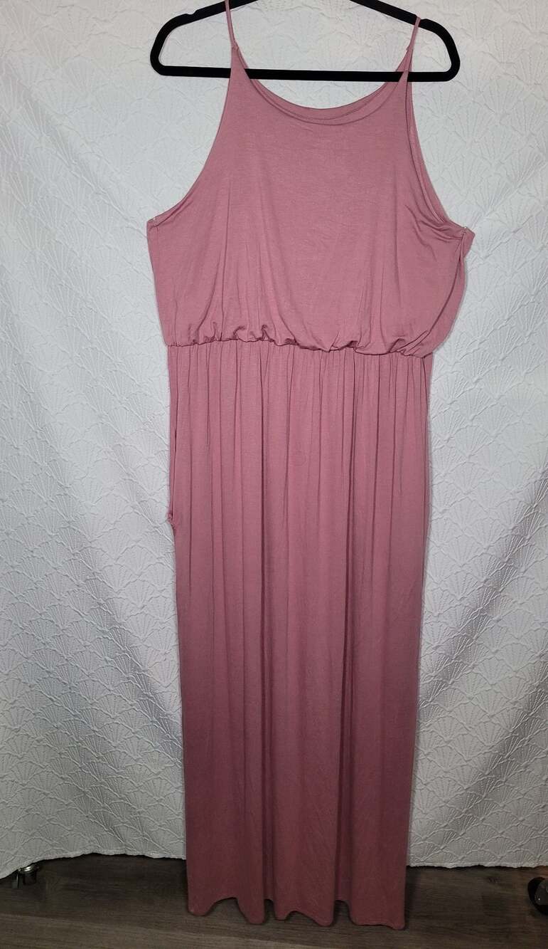 Emerald Maxi Dress Size 1X Pink Rayon Spandex Flowy Side Slit Dress